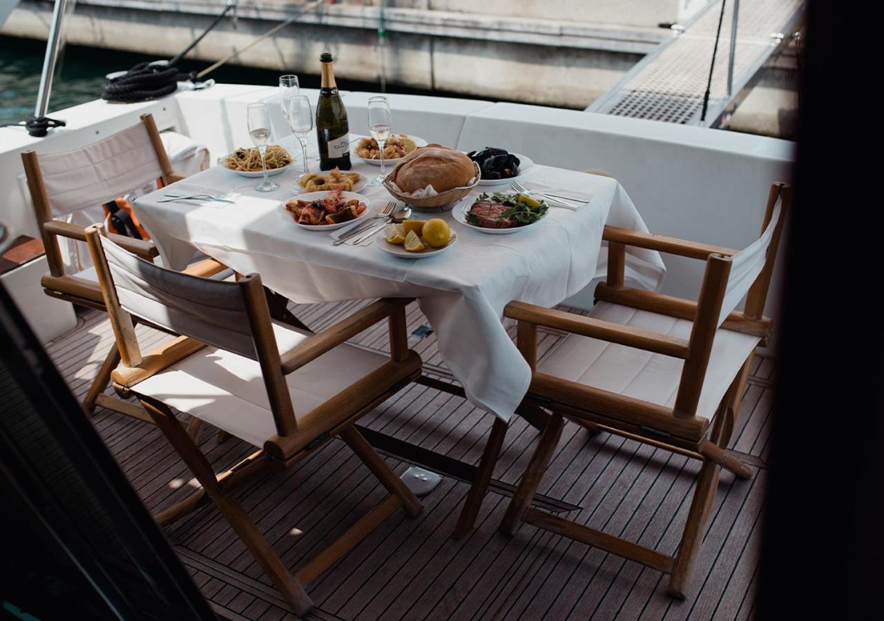 Bb Boat Lady A Hotel Genoa Bagian luar foto