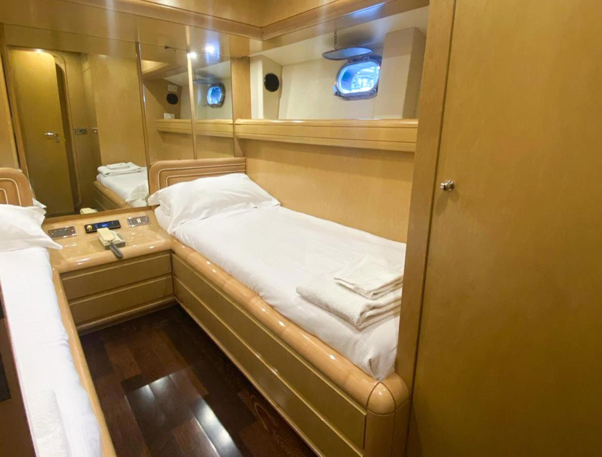 Bb Boat Lady A Hotel Genoa Bagian luar foto