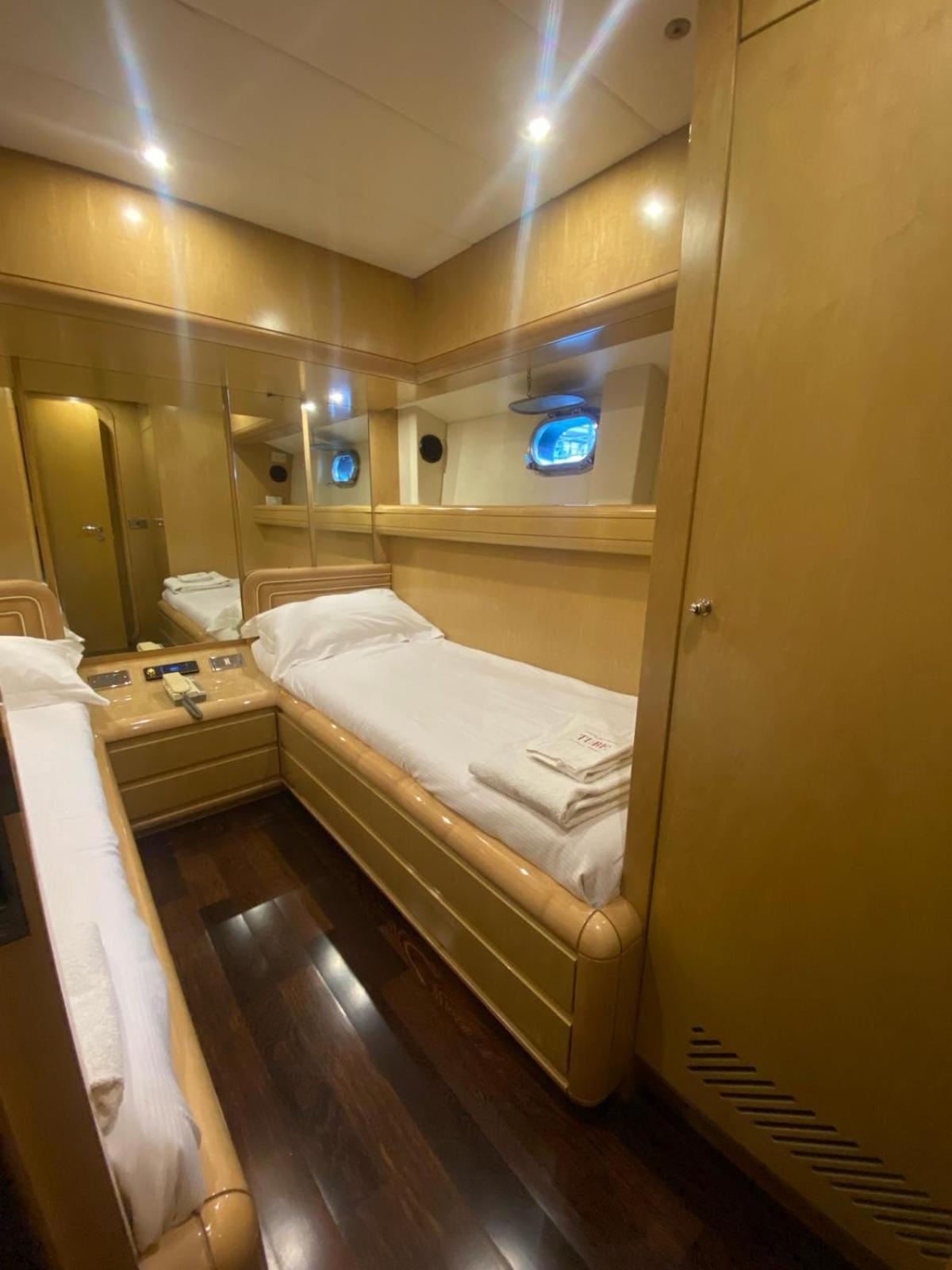 Bb Boat Lady A Hotel Genoa Bagian luar foto
